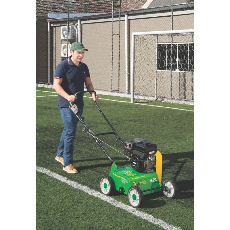 Aerador-Para-grama-natural-ou-sintetica-Trapp-Com-motor-a-Gasolina-4HP