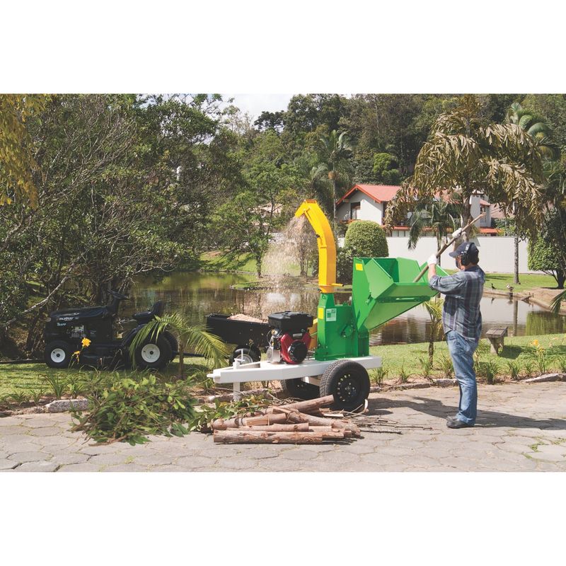 Triturador-Galhos-e-Residuos-a-Gasolina-Trapp-TR-600G-com-Motor-16Hp