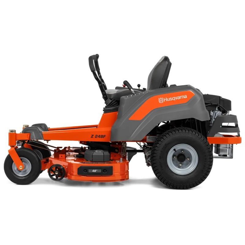 Trator-Cortador-de-Grama-Giro-Zero-Husqvarna-Z248F-Motor-Kawasaki-24HP-Corte-122cm