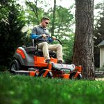 Trator-Cortador-de-Grama-Giro-Zero-Husqvarna-Z248F-Motor-Kawasaki-24HP-Corte-122cm